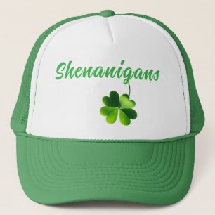Boné Shenanigans e um T-Shirt de quatro folhas