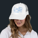 Boné Ski Bachelorette Último Brinde no Chapéu das Escla<br><div class="desc">Chapéu de caminhoneiro de festa de solteira personalizado. Se você está planejando uma despedida de solteira de inverno, esses itens do partido Après Ski são a adição perfeita para fazer o fim de semana extra especial! Apresentando ilustrações encantadoras desenhadas à mão de esquis, coquetéis, coelhos de neve, bolas de disco,...</div>