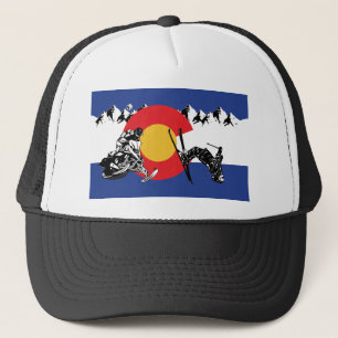 Boné Snowmobile-and-skier-in-Colorado-Flag