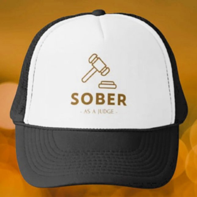 Boné Sober Como Juiz - Dourado Gavel Trucker Hat (Criador carregado)