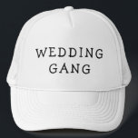 BONÉ SOLTEIRO DE CASAMENTO DO GANG<br><div class="desc">Celebre suas festividades antes do casamento em estilo com nosso Solteiro Tucker Hat da Gangue do Casamento. Este chapéu é o acessório perfeito para os padrinhos de casamento, amigos, ou para qualquer um na gangue do casamento que queira adicionar um toque de diversão à despedida de solteiro. O chapéu apresenta...</div>
