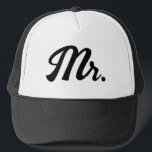 Boné Sr. & Sra. Trucker Hats para o novo casal<br><div class="desc">Sr. e Sra. Trucker Hats para o novo casal. Boné personalizado de baseball com tipografia de script. design de na moda. Disponível em cores diferentes. Adicione seu próprio sobrenome opcionalmente. Boa ideia de presente de casamento para amigos casados e família.</div>