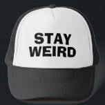 Boné STAY WEIRD - presente engraçado para o camionista<br><div class="desc">FIQUE COM ESTRANHO e engraçado presente para ele ou para ela. Uma citação humorística para homens, mulheres e crianças. Acessório divertido ou favor de festa para estudantes, namorado, namorada, amiga, noiva, noiva, pai, pai, irmã, irmão, irmão, irmão, adolescente, adolescente, formandos, formandos, mais velho, fãs, colegas de trabalho, chefe, treinador, enfermeiro,...</div>