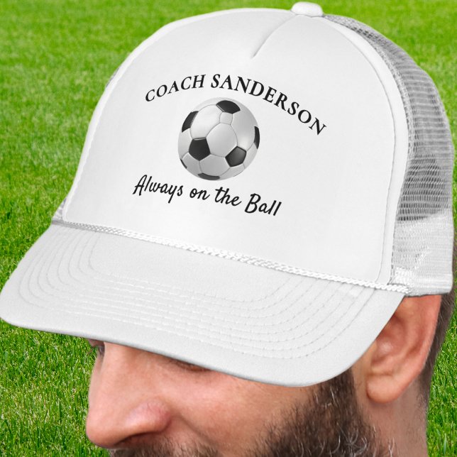 Boné Técnico de Futebol 'Sempre Atento' Personalizado (A personalized baseball cap for a football coach, with black and white soccer ball picture)