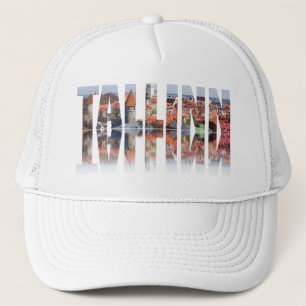 Boné Texto de Tallinn composto pela vista antiga da cid