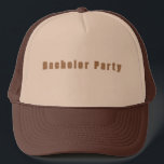Boné Texto do despedida de solteiro de Tan e Brown Colo<br><div class="desc">Nome de texto de solteiro de Tan e Brown Color Festa de Fim de Semana celebrando com amigos Trucker Hats ou Bonés e Você pode editar o texto do Partido de Solteiro. Tipo de cor: Tan e Brown Um desfiladeiro de solteiro que é um tipo popular de chapéu muitas vezes...</div>