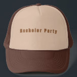Boné Texto do despedida de solteiro de Tan e Brown Colo<br><div class="desc">Nome de texto de solteiro de Tan e Brown Color Festa de Fim de Semana celebrando com amigos Trucker Hats ou Bonés e Você pode editar o texto do Partido de Solteiro. Tipo de cor: Tan e Brown Um desfiladeiro de solteiro que é um tipo popular de chapéu muitas vezes...</div>