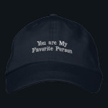 Boné Texto "Você é minha pessoa favorita" Cotton Hat<br><div class="desc">Este boné de algodão marinho é uma maneira sincera de expressar afeto com o texto "Você é minha pessoa favorita." A mensagem é lindamente bordada, acrescentando um toque pessoal a um estilo clássico. Concebido com uma precinta ajustável, este boné garante um ajustado confortável, de ajustados de tamanho único. Feito de...</div>