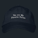 Boné Texto "Você é minha pessoa favorita" Cotton Hat<br><div class="desc">Este boné de algodão marinho é uma maneira sincera de expressar afeto com o texto "Você é minha pessoa favorita." A mensagem é lindamente bordada, acrescentando um toque pessoal a um estilo clássico. Concebido com uma precinta ajustável, este boné garante um ajustado confortável, de ajustados de tamanho único. Feito de...</div>