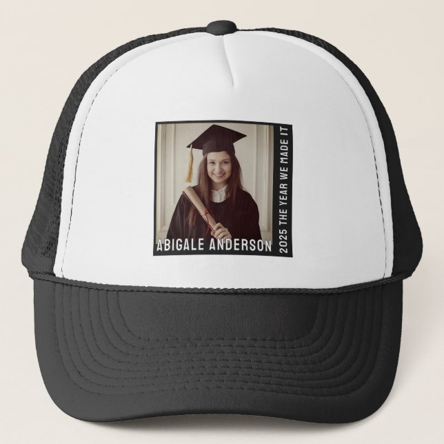 Boné Tipografia Branca e Gratuação de Fotos (Frente)