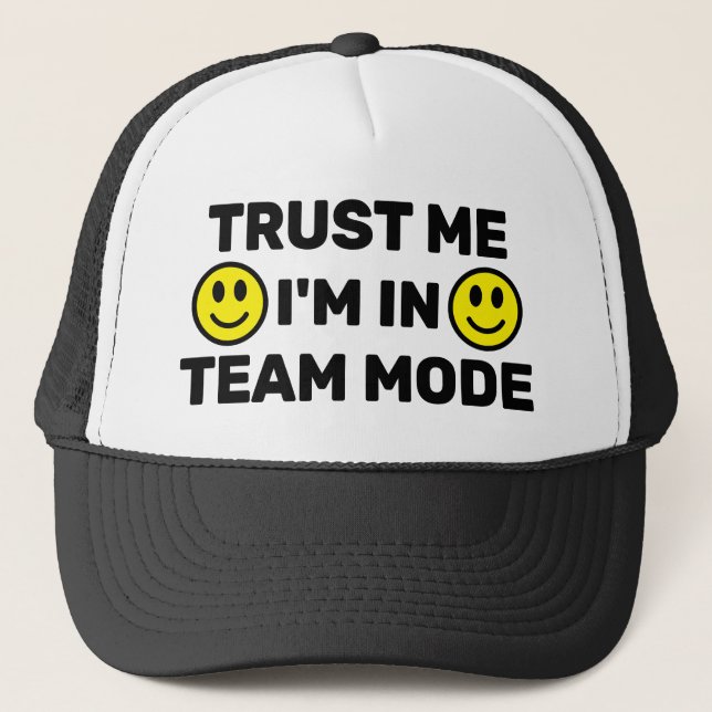 Boné Trust Me - I'm In Team Mode™ Trucker Hat (Frente)