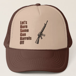 Boné Vamos queima alguns barris de armas