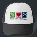 Boné Veterinário Cute<br><div class="desc">Uma bonito design de clínica veterinária que lê Peace Love Veterinarian. Um belo presente de tecnologia de vet.</div>
