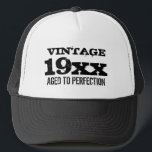 Boné Vintage Aged to perfeed Chapéu de aniversário para<br><div class="desc">Vintage Aged to perfetion Aniversário hat for men. Uma citação engraçada com o ano de nascimento. Legal tipografia. Humor de idade para 30 40th 50th 60th 80 90. Ideia de presente personalizada para o pai,  pai,  tio,  irmão,  marido,  avô,  padrasto etc.</div>