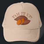 Boné Yup It Up Funny Orange Sweet Pooudie Cozinhar<br><div class="desc">Essa design apresenta uma ilustração original de uma batata doce de yam laranja, com "Yam It Up" em uma fonte divertida. Este design também está disponível em outros produtos. Não vê o que está procurando? Precisa de ajuda para a personalização? Entre em contato com Rebecca para ter algo projetado só...</div>