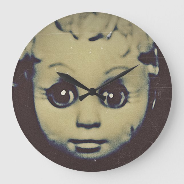 boneca assombrada dá um relógio grande (Frente)