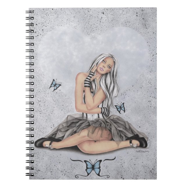 Boneca no caderno da borboleta do coração (Frente)