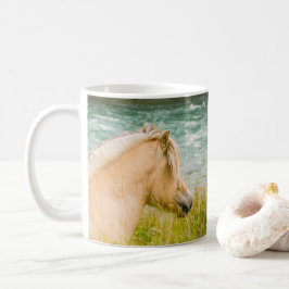 Bonita caneca de café com fiorde