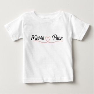 Bonita mamãe Papa com camiseta para bebê do coraçã