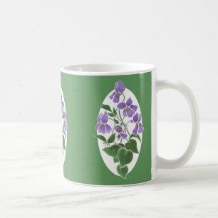 Bonito caneca de café verde e branca, violetas