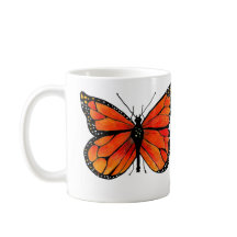 Borboleta de monarca na caneca do café/chá