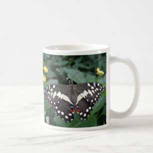 Borboleta-limão e flores Caneca de café