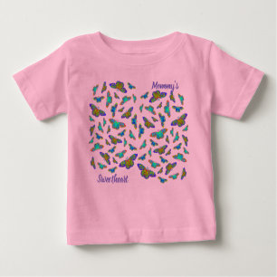Borboletas coloridas em rosa-bebê - T-Shirt bebê