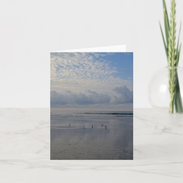 Borrelhos no cartão de nota da praia do nascer do (Frente)