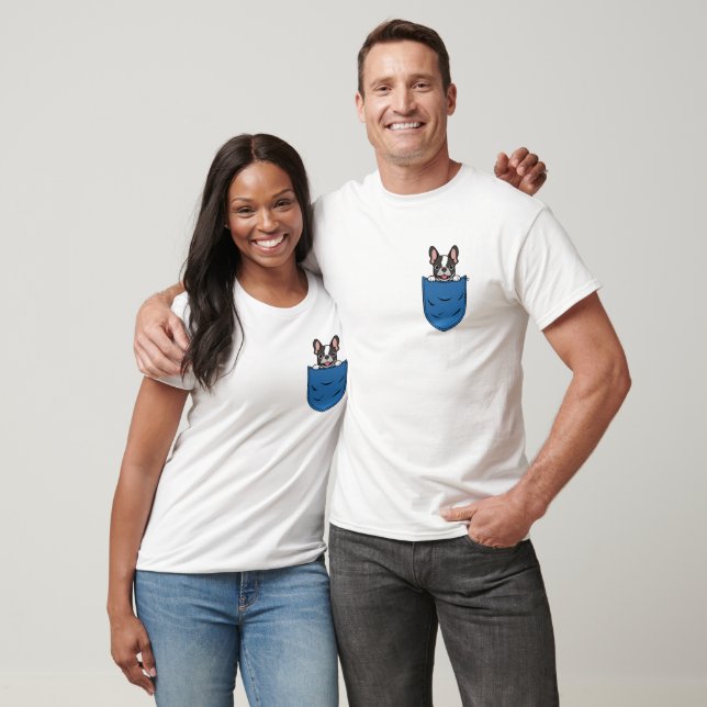 Boston Terrier Dog No Bolso T-Shirt (Unissex)