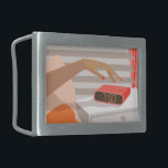 Botão de snooze do despertador da mão das mulheres<br><div class="desc">Composição da manhã no interior do quarto de glamour</div>