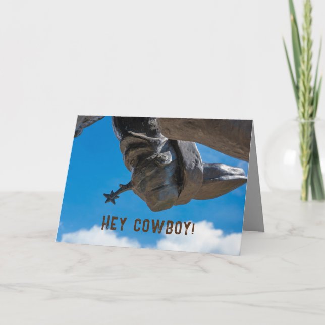 Botas de cowboy escovas e céu azul aberto Cartão d (Frente)