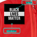 Bóton Quadrado 5.08cm As Vidas Negras Importam<br><div class="desc">Mostre seu apoio ao movimento "Black Lives Matter" dedicado aos protestos não violentos e à justiça racial.</div>