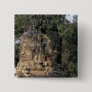 Bóton Quadrado 5.08cm Ásia, Camboja, Siem Reap. Enormes esculturas de pe