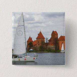 Bóton Quadrado 5.08cm Barco à vela com Castelo da Ilha pelo Lago Galve,