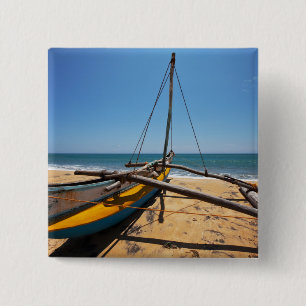 Bóton Quadrado 5.08cm Barco de pesca amarrado na praia