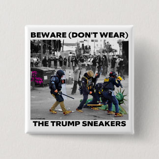 BÓTON QUADRADO 5.08CM "BEWARE (DON'T WEAR) THE TRUMP SNEAKERS" BUTTON