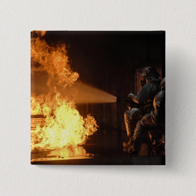 Bóton Quadrado 5.08cm Bombeiros extinguem uma pilha simulada (Frente)