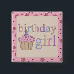 Bóton Quadrado 5.08cm Botão de Garota de Aniversário<br><div class="desc">"Rapariga de aniversário" para o aniversário de alguém especial!</div>