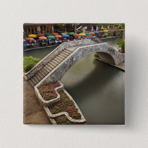 Bóton Quadrado 5.08cm Café ao ar livre ao longo da River Walk e ponte so