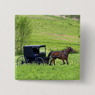 Bóton Quadrado 5.08cm Carroça e cavalo Amish perto de Berlim, Ohio.