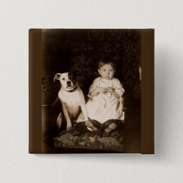 Bóton Quadrado 5.08cm cerca do pitbull 1910 e do bebê RPPC (Frente)