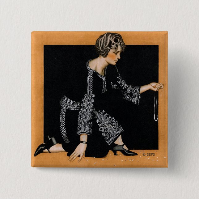 Bóton Quadrado 5.08cm Colar das Pérolas Quebradas (Frente)