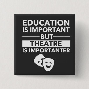 Bóton Quadrado 5.08cm Educação É Importante, Mas O Teatro É Importan