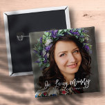 Bóton Quadrado 5.08cm Em Adorando Memória Personalizada Cursiva Memorial<br><div class="desc">Este design simples e clássico é composto por tipografia serif e cursiva e adiciona uma foto personalizada.</div>