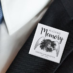 Bóton Quadrado 5.08cm Em memória de amor | Angel Wing | Memorial de Foto<br><div class="desc">Botão funerário "Na memória amorosa", o tributo perfeito ao seu amor, preto e branco. Apresentando o ditado "EM MEMÓRIA DE AMOR" uma foto de efeito arranhada, com asas de anjo, seu nome e datas de nascimento/morte. Os estilos de fonte, tamanhos e cores podem ser alterados clicando no link personalizar depois...</div>