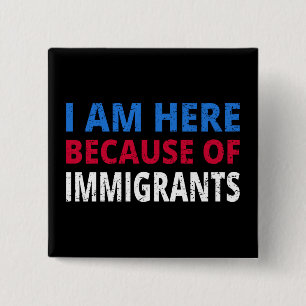 Bóton Quadrado 5.08cm Estou Aqui Por Causa De Imigrantes.