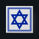 Bóton Quadrado 5.08cm Estrela de David<br><div class="desc">Botão quadrado com uma imagem de uma estrela azul real de David e uma borda dupla azul real. Consulte botão redondo correspondente, charme redondo, chaveiro de metal grande e redondo, colar redondo e relógio de pulso. Veja a coleção inteira de Botões e Pinos de Chanucá na seção HOLIDAYS.</div>