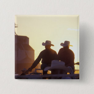 Bóton Quadrado 5.08cm EUA, Wyoming, Pine Bluffs. Dois homens apertam