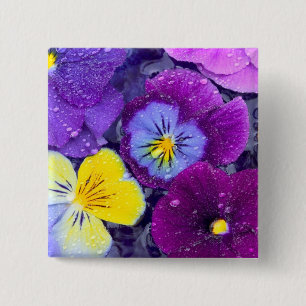Bóton Quadrado 5.08cm Flores de amor-perfeito flutuando em banho de páss