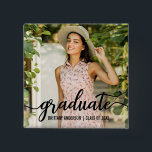 Bóton Quadrado 5.08cm Foto do Anúncio de Graduação de Script Moderno<br><div class="desc">Botão Foto do Anúncio de Graduação de Script Moderno</div>